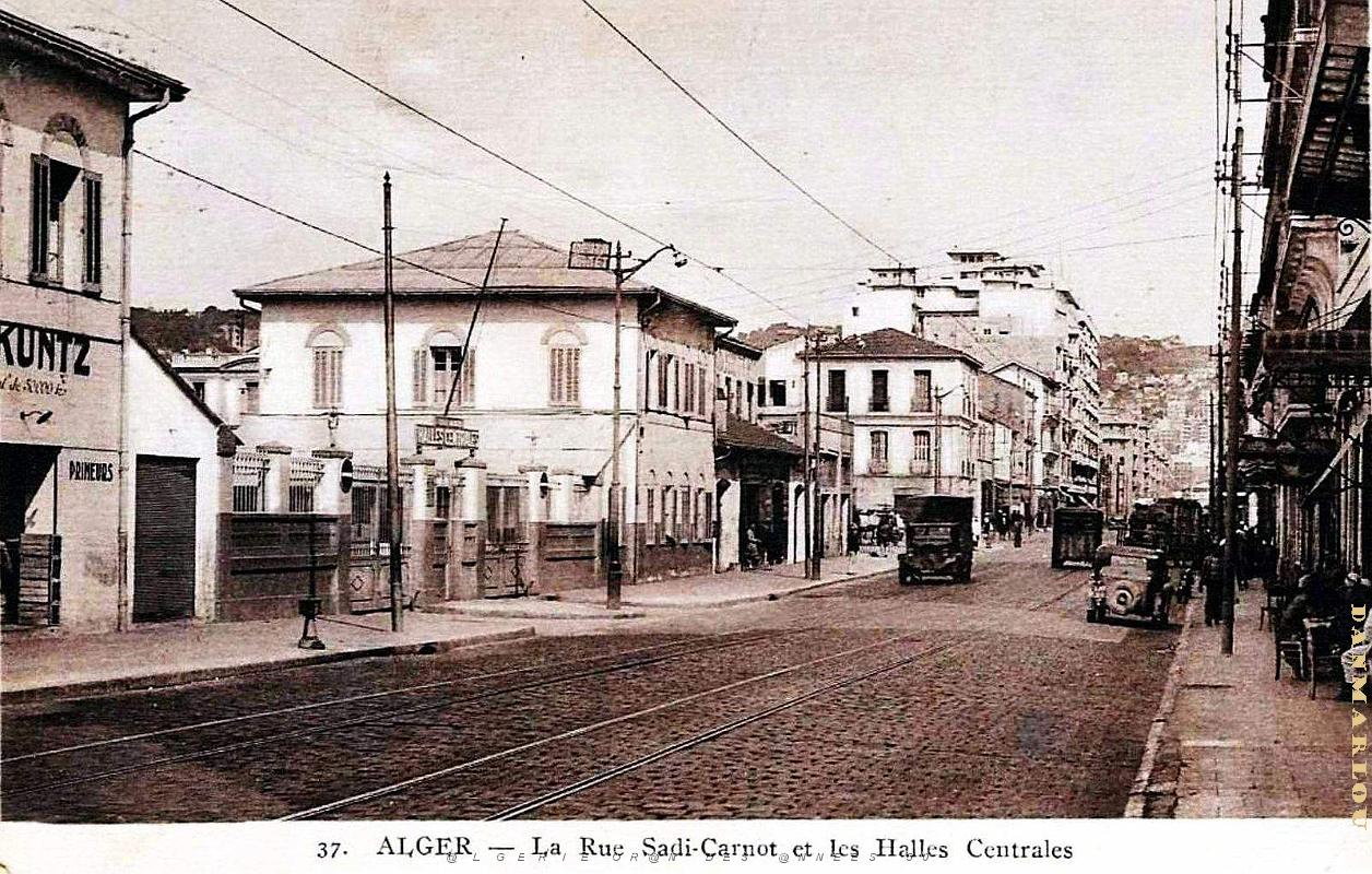 Alger - Rue Sadi-Carnot et Halles Centrales.jpg